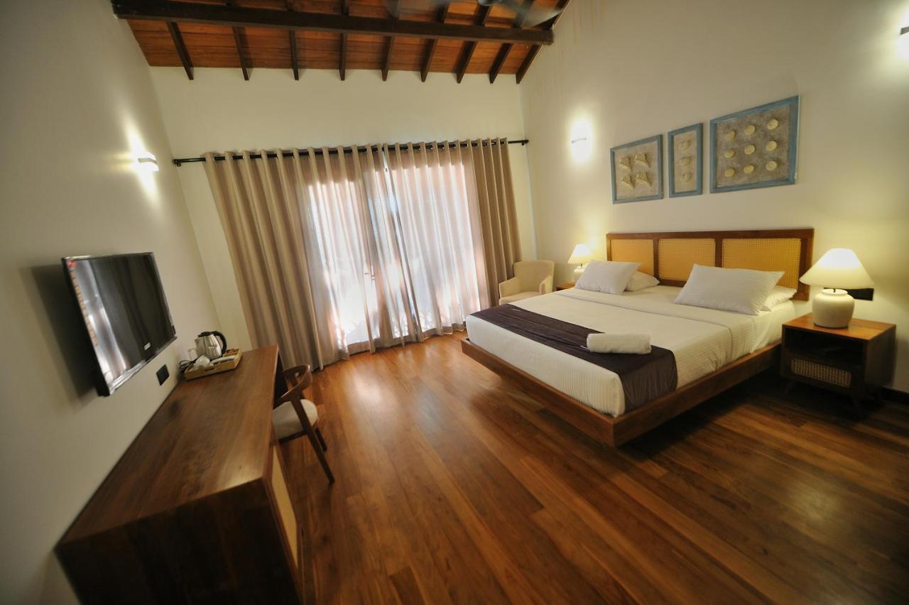 Tantalize Beach Hikkaduwa Exterior photo